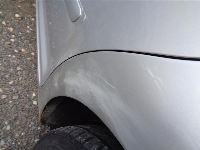 Volkswagen Touran 2,0 - fotka 25 z 25