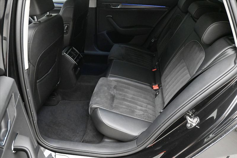 Škoda Superb 2,0 TDI 110 kW DSG STYLE Záruk - fotka 14 z 33