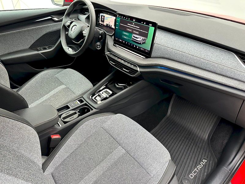 Škoda Octavia (2024) 1.5 TSI 110kW MHEV Top Selecti - fotka 7 z 25