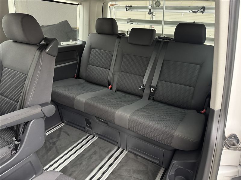 Volkswagen Multivan 2,0 TDi 132kW DSG 4X4 AC TAŽNÉ - fotka 27 z 33