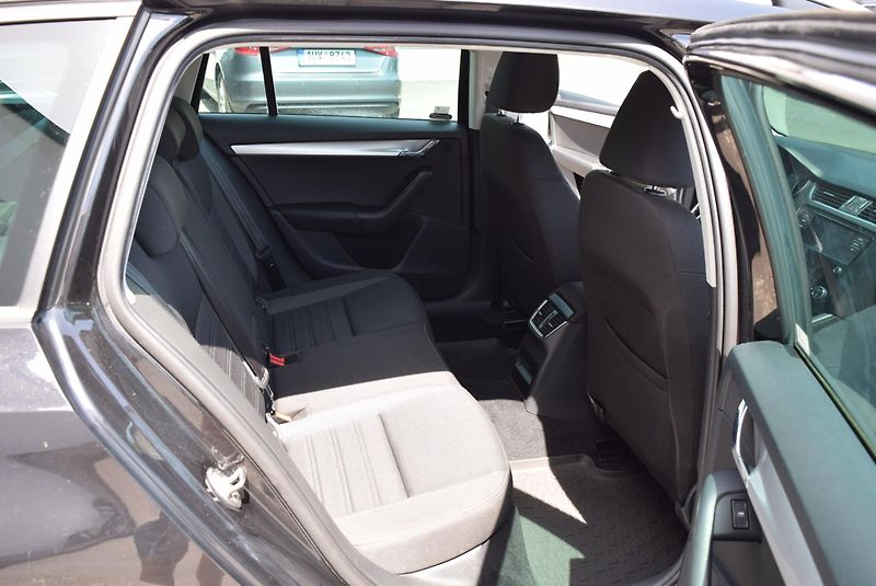 Škoda Octavia (2018) 1.6TDI 85kw DSG AMBITION APP  - fotka 39 z 42