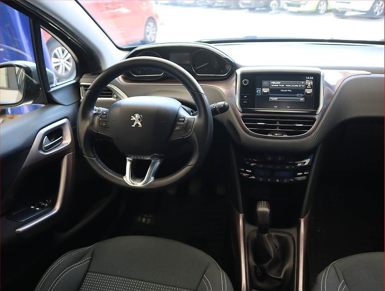 Peugeot 2008 (2016) 1.2 PureTech, Serv.kniha - fotka 7 z 17