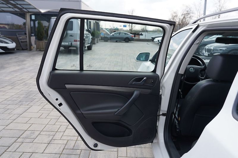 Škoda Octavia 1.6 FSI/116PS/Elegance/kůže/ČR - fotka 16 z 39