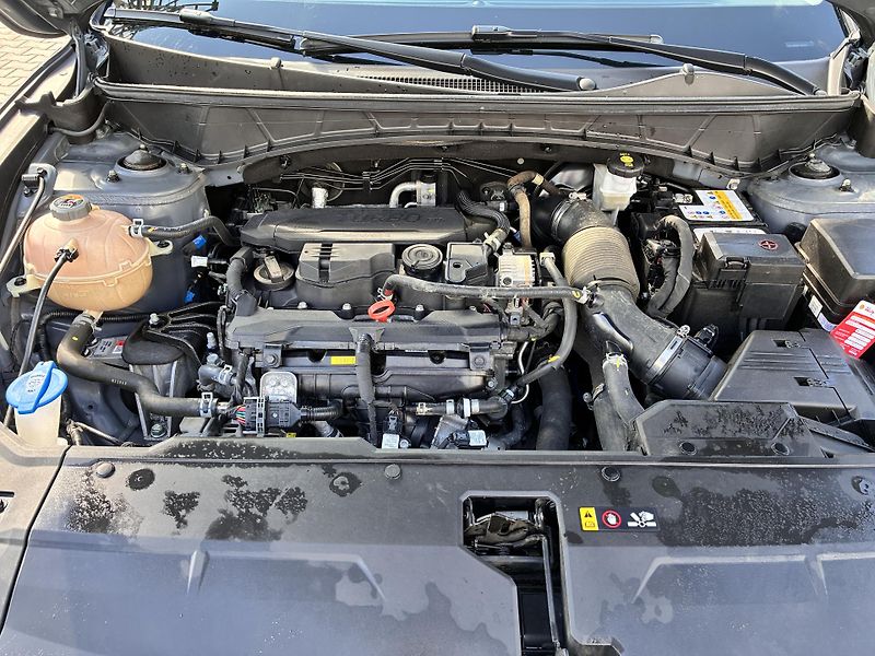 Hyundai Tucson 1,6T-GDi 110kW REZERVACE - fotka 28 z 30