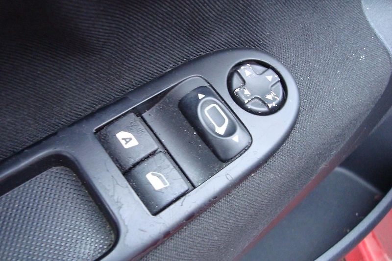 Peugeot 207 (2010) 1.4i, Zakoup.v ČR, Naj.70 Tis. - fotka 24 z 52