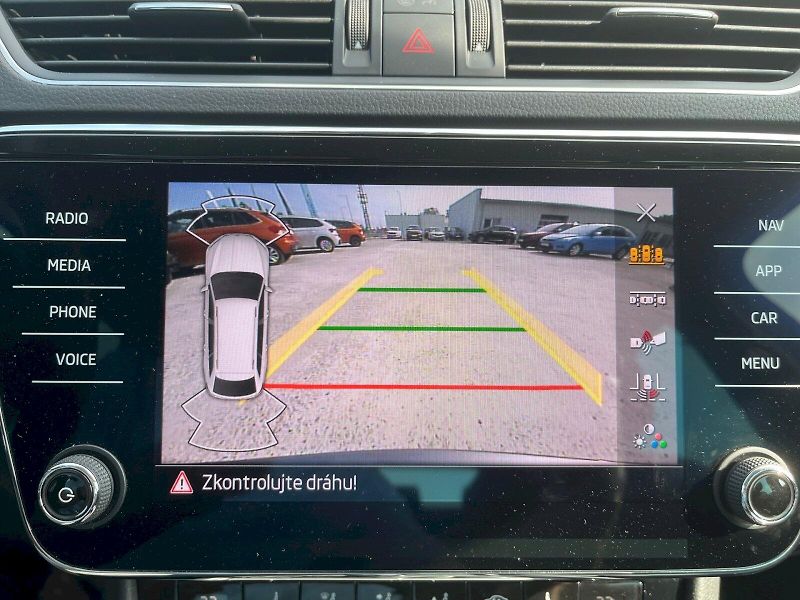 Škoda Superb (2024) COMBI STYLE PLUS 2.0 TDI 110 k - fotka 16 z 41