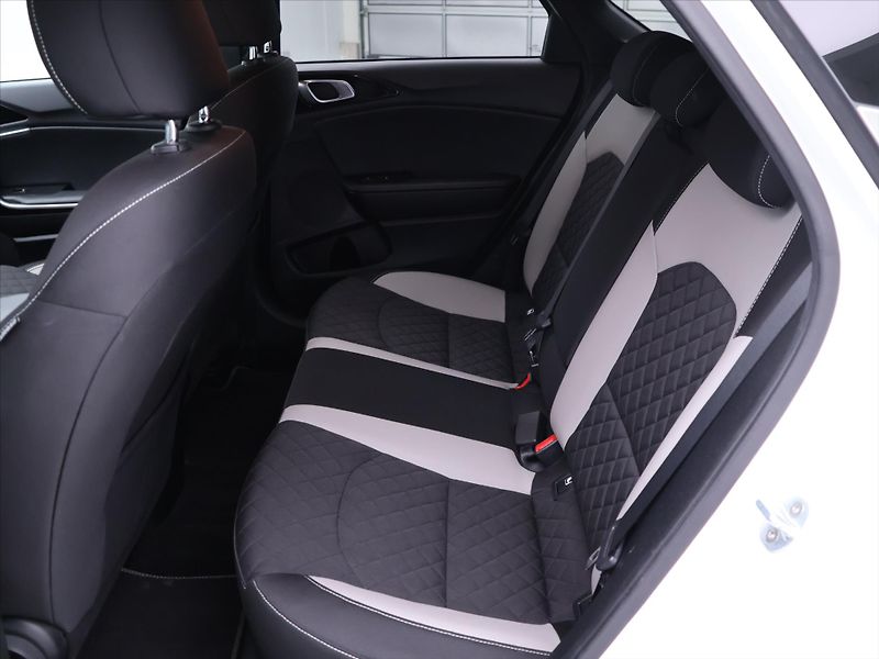 Kia ProCeed 1.6 CRDi 100kW GT-Line DCT CZ - fotka 13 z 32