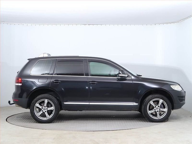 Volkswagen Touareg (2008) 3.0 TDI, 4X4, Automat, Navi - fotka 6 z 17