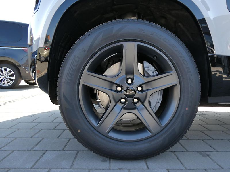 Land Rover Defender (2026) 110 3,0 X-Dynamic SE D350 - fotka 2 z 37