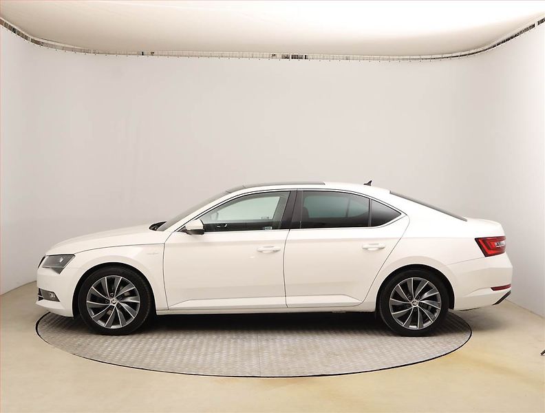 Škoda Superb (2018) 2.0 TDI, 4X4, Automat, Kůže - fotka 3 z 32