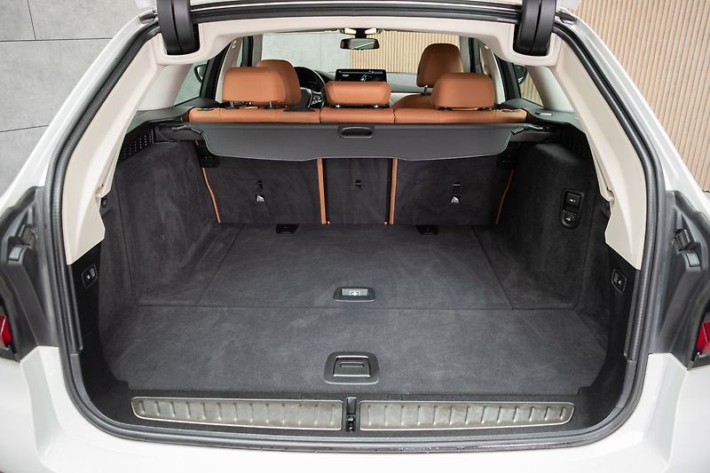 BMW Řada 5 530d xDrive*TAŽNÉ*N.TOPENÍ*ČR - fotka 44 z 48