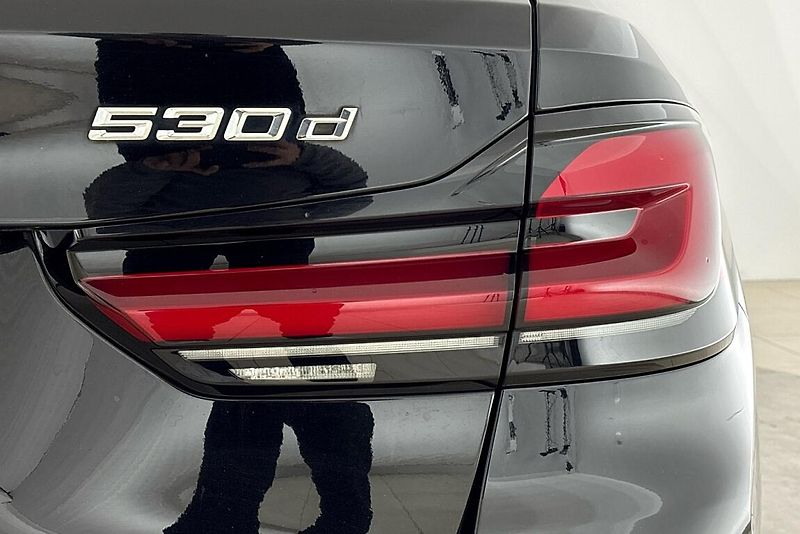 BMW Řada 5 530d xDrive - fotka 4 z 15