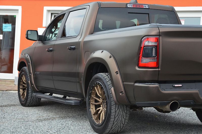 Dodge RAM (2022) 1500 BIGHORN 5.7 V8 HEMI 4x4  - fotka 8 z 51