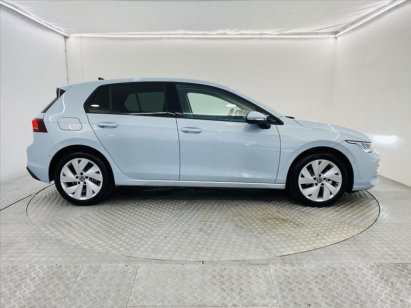 Volkswagen Golf 1,5 TSI 110 kW People - fotka 22 z 24