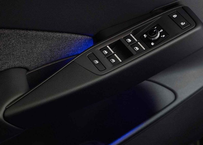 Elektrický Volkswagen třídy Golf teď nabídne jak dobré jízdní vlastnosti, tak příjemný interiér.