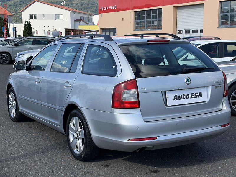 Škoda Octavia (2012) 1.6 TDi, ČR, AC - fotka 6 z 15