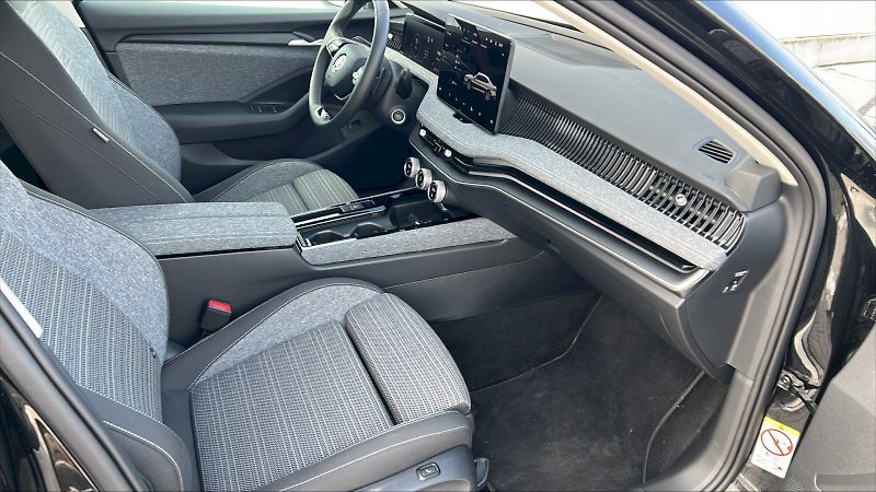 Škoda Superb (2024) SELEC TD 110/2.0 A7F - fotka 11 z 30