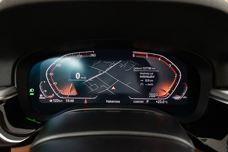 BMW Řada 5 530d xDrive*TAŽNÉ*N.TOPENÍ*ČR - fotka 22 z 48