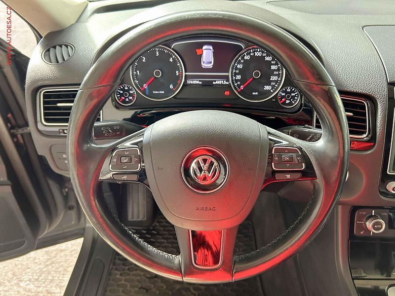 Volkswagen Touareg (2015) 3.0TDi quattro, AT, bixen - fotka 16 z 17