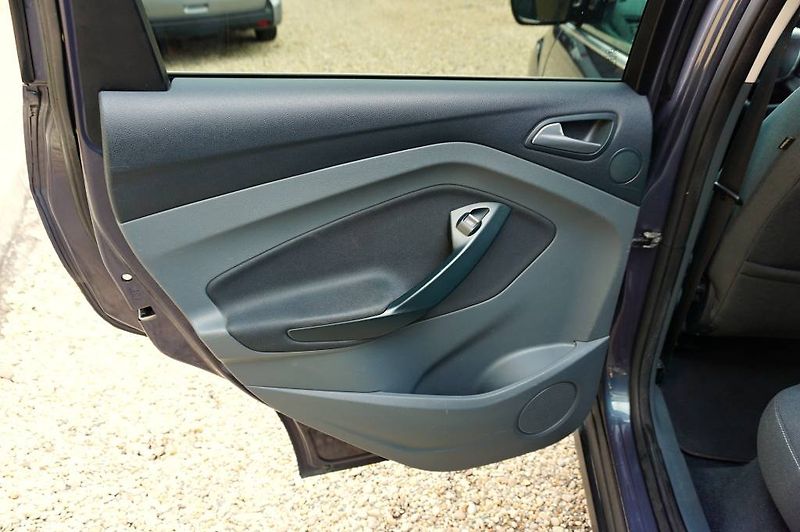 Ford C-MAX (2012) 1,6Ti-VCT 92 kW - fotka 19 z 37
