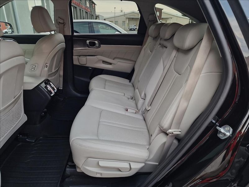 Kia Sorento 1.6T-GDi PHEV 4x4 Premium, ČR - fotka 17 z 50