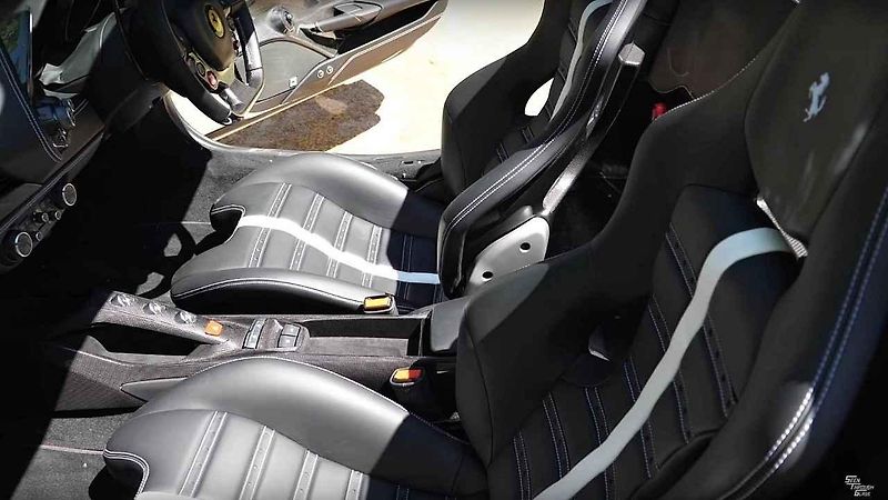 Ferrari 488 Spider s příplatky v hodnotě přes 3 miliony.