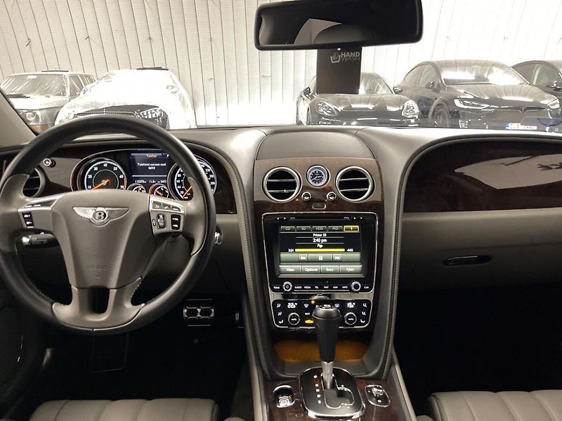 Bentley Flying Spur (2016) 6.0 625 PS  W12 - fotka 54 z 81