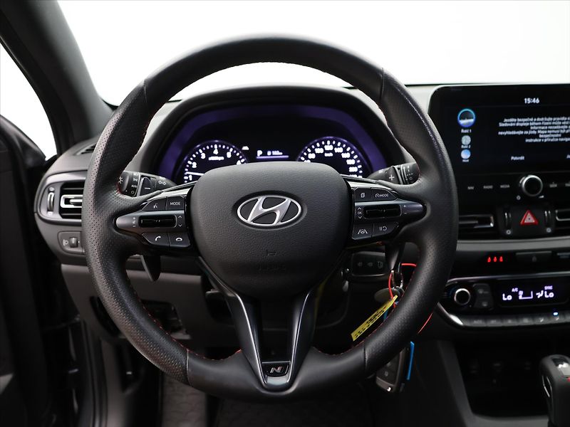 Hyundai i30 Fastback 1,5 T-GDI 159k CZ DPH - fotka 16 z 28