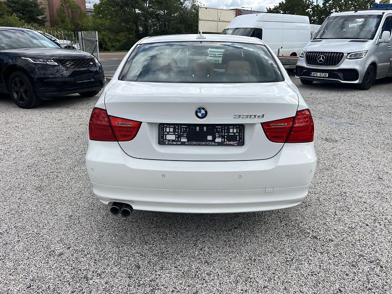 BMW Řada 3 (2011) 330D XDRIVE 3.0 V6 REZERVACE - fotka 7 z 20