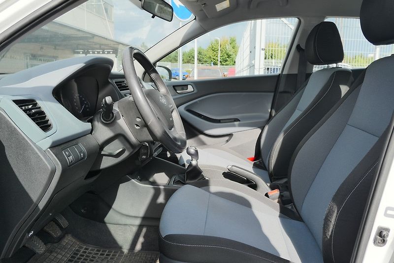 Hyundai i20 - fotka 5 z 6