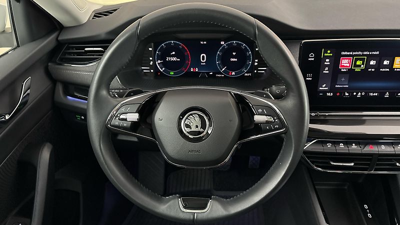 Škoda Octavia 2.0 TDI DSG Style Combi - fotka 9 z 25