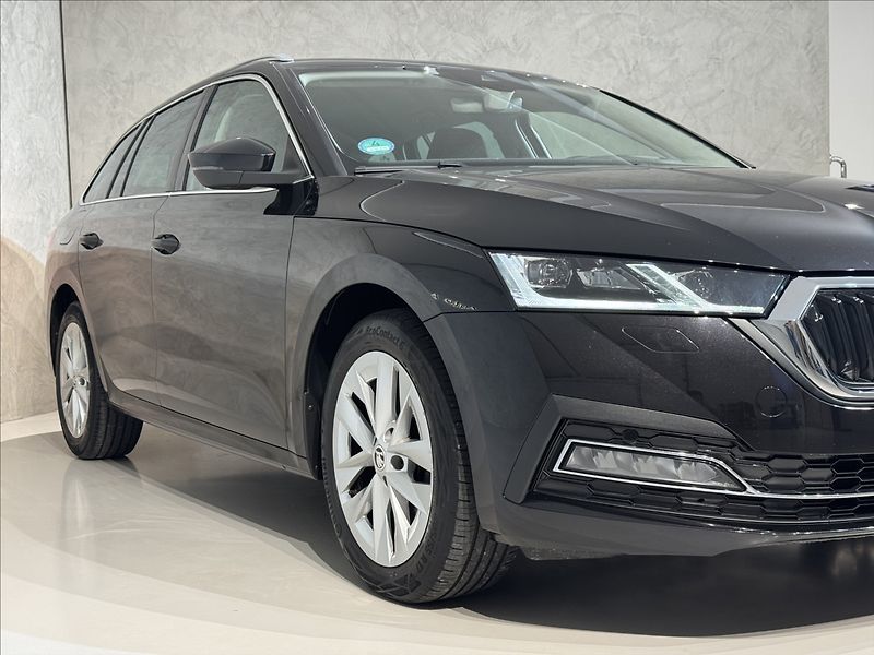 Škoda Octavia 2,0 TDi  DSG Tour Virtual LED - fotka 5 z 45