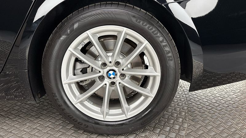 BMW Řada 5 518d AUT Touring - fotka 19 z 29