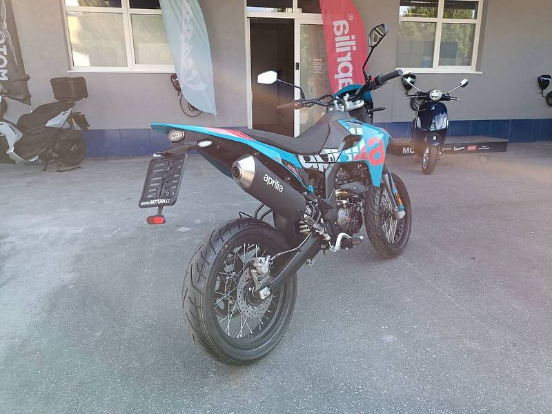 Aprilia SX 125 (2026) Tarantula Blue (sleva 16.000.- - fotka 7 z 10