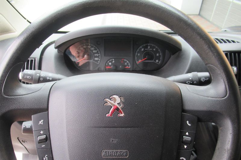 Peugeot Boxer 2.2 HDi KLIMA TAŽNÉ 2.5t - fotka 10 z 21
