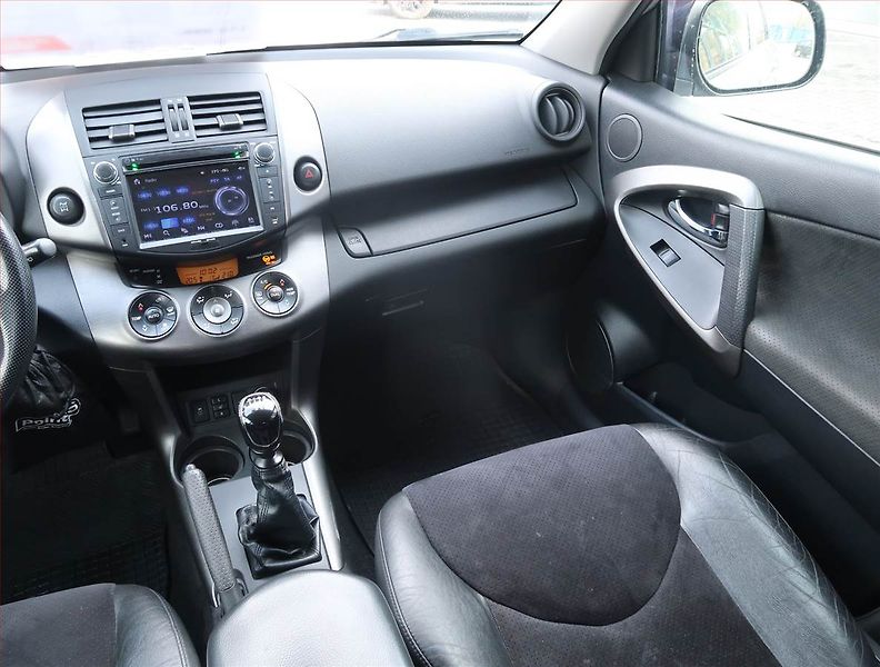 Toyota RAV4 (2011) 2.2 D-4D, 4X4, Tempomat - fotka 8 z 19