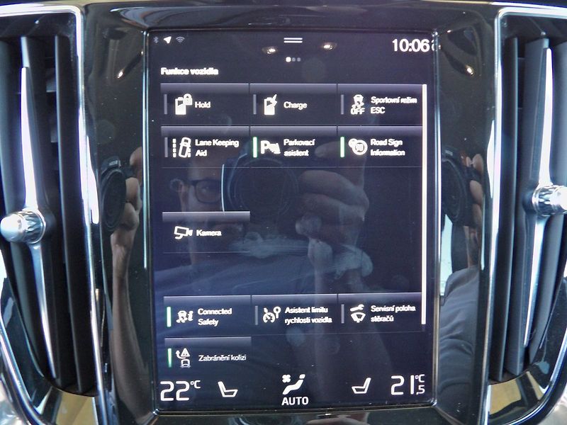 Volvo V60 2.0 T6 AWD PHEV Momentum - fotka 9 z 31