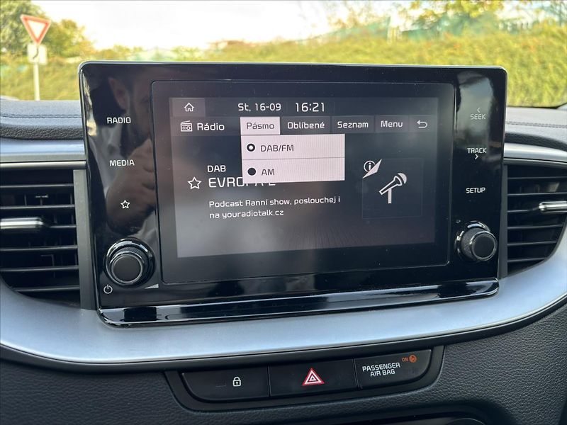 Kia Ceed 1,5 TGDi 118kW AT Spin ZÁRUKA - fotka 18 z 39
