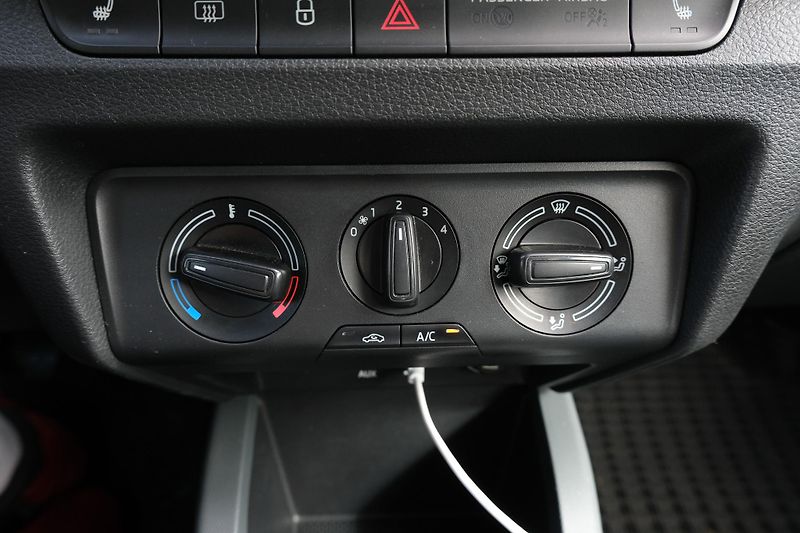 Škoda Fabia (2018) po servisu | vyhř. sedadla - fotka 12 z 16