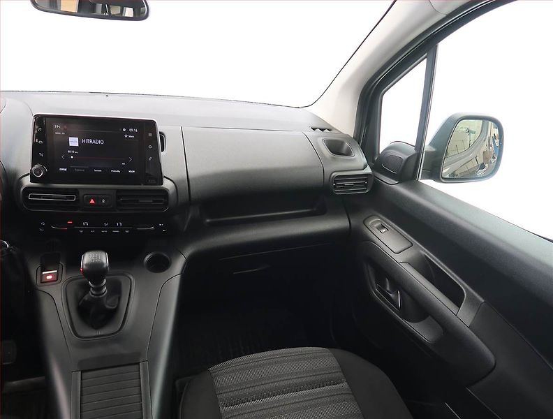 Opel Combo (2020) Maxi Enjoy 1.2 Turbo, 7Míst - fotka 8 z 23