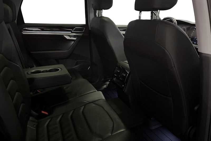 Volkswagen Touareg 3.0 V6 TSI AWD Pano  - fotka 14 z 20