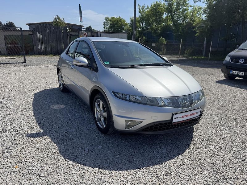 Honda Civic (2006) 1,4i-VTEC,SPORT,rezervace - fotka 2 z 36