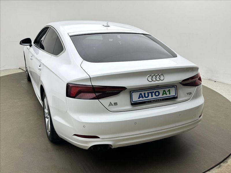 Audi A5 2,0 140kW AT 4X4 HUD DPH NAVI - fotka 6 z 56