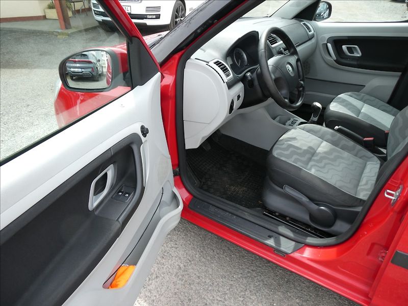 Škoda Roomster 1,9 TDi 77kW,ČR,2.majitel,klim - fotka 14 z 39