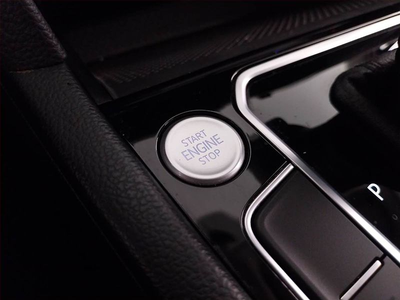 Volkswagen Passat (2022) Elegance 2.0 TDI, 4X4 - fotka 16 z 23