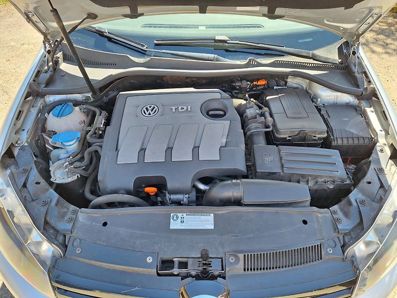 Volkswagen Golf (2012) VW Golf 1.6 tdi WEBASTO - fotka 19 z 19