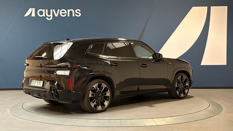 BMW XM 4.4 PHEV - fotka 2 z 15
