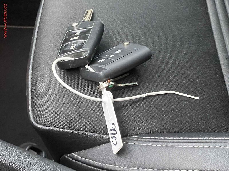 Škoda Octavia (2016) 2.0 TDi, RS, bixen, TZ, +kola - fotka 17 z 18