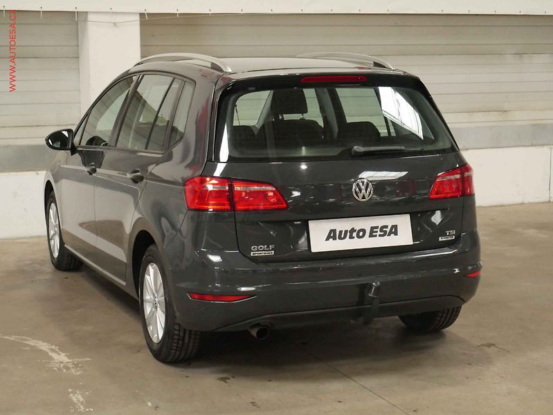 Volkswagen Golf Sportsvan (2015) 1.2 TSi, ČR, AC, temp - fotka 4 z 19