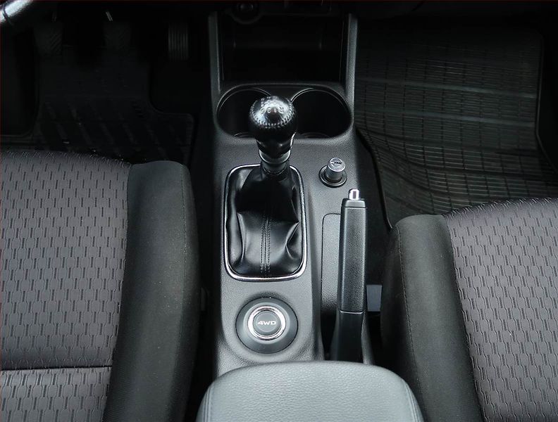Mitsubishi Outlander (2013) 2.2 DI-D, 4X4, 7 míst, ČR - fotka 18 z 18